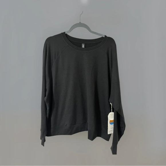 Vuori Women’s L/S Halo Crew - Picture 2 of 5